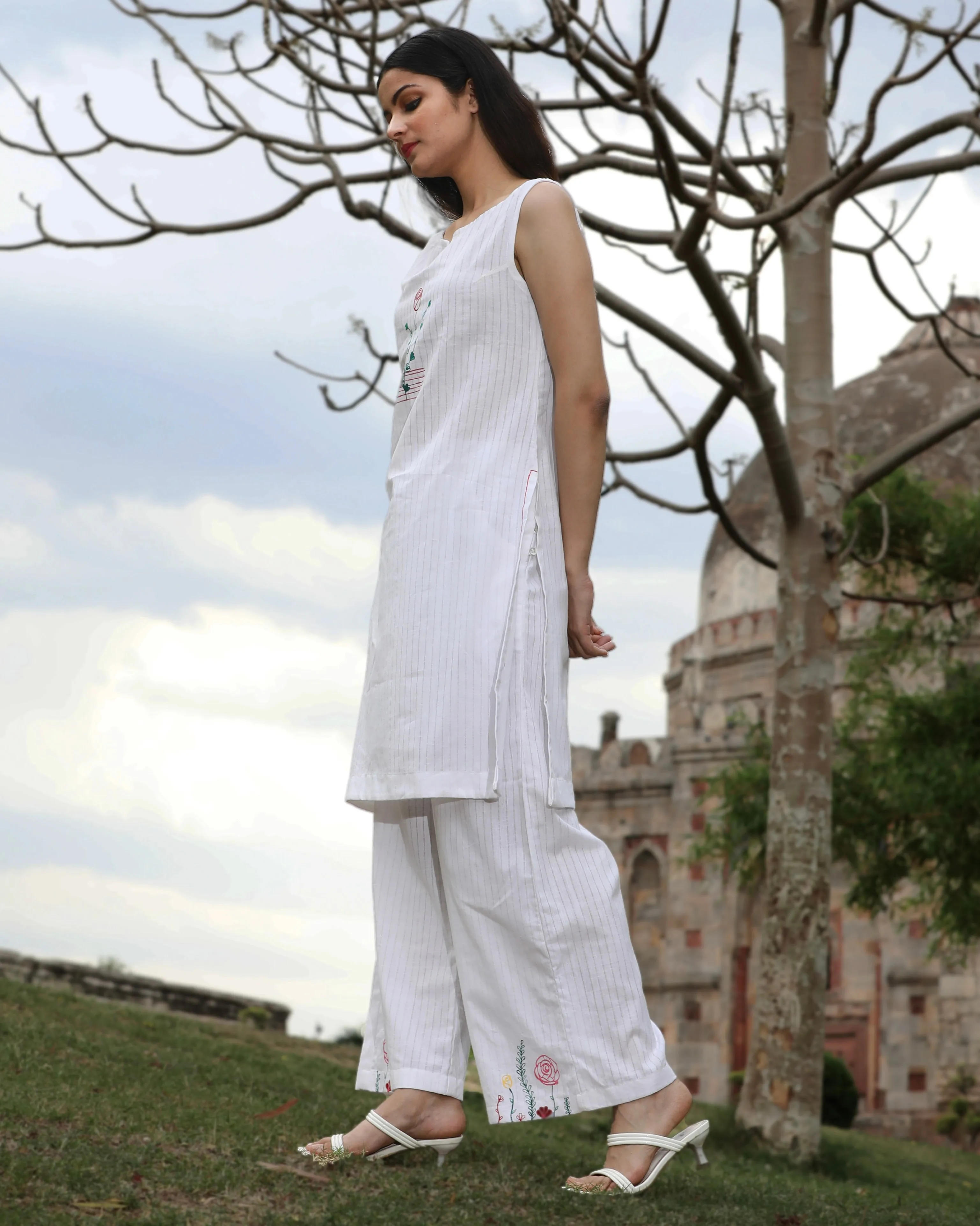 Gajal sleveless tunic set