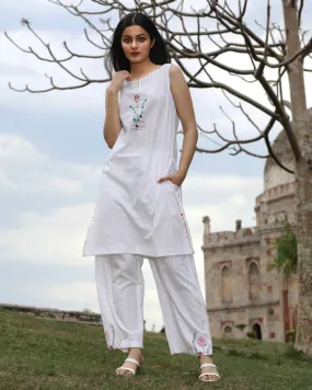 Gajal sleveless tunic set