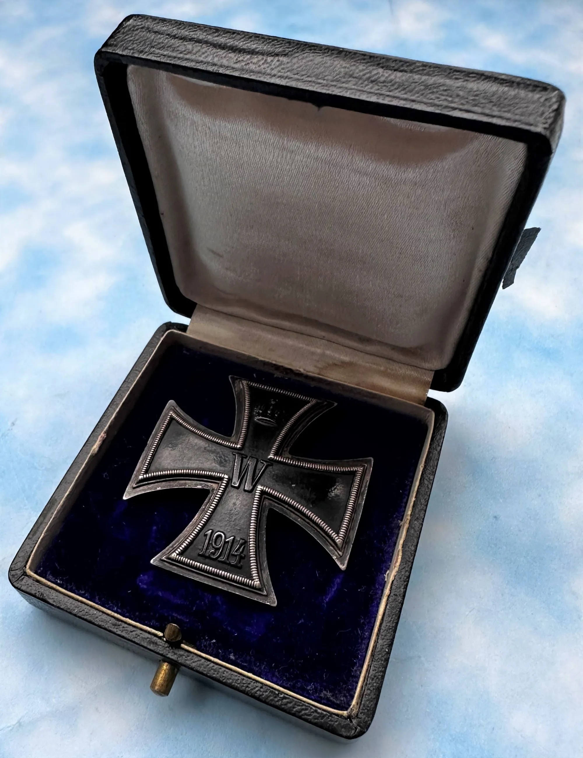 German 1914 Iron Cross 1st Class - Low Vaulted - .800 Silver - in the Original Presentation Case