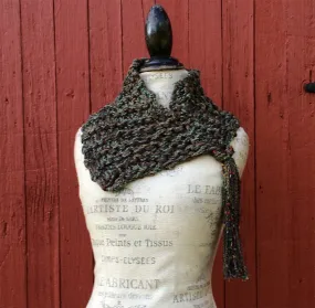 Green Tweed Shawlette w/Tassel