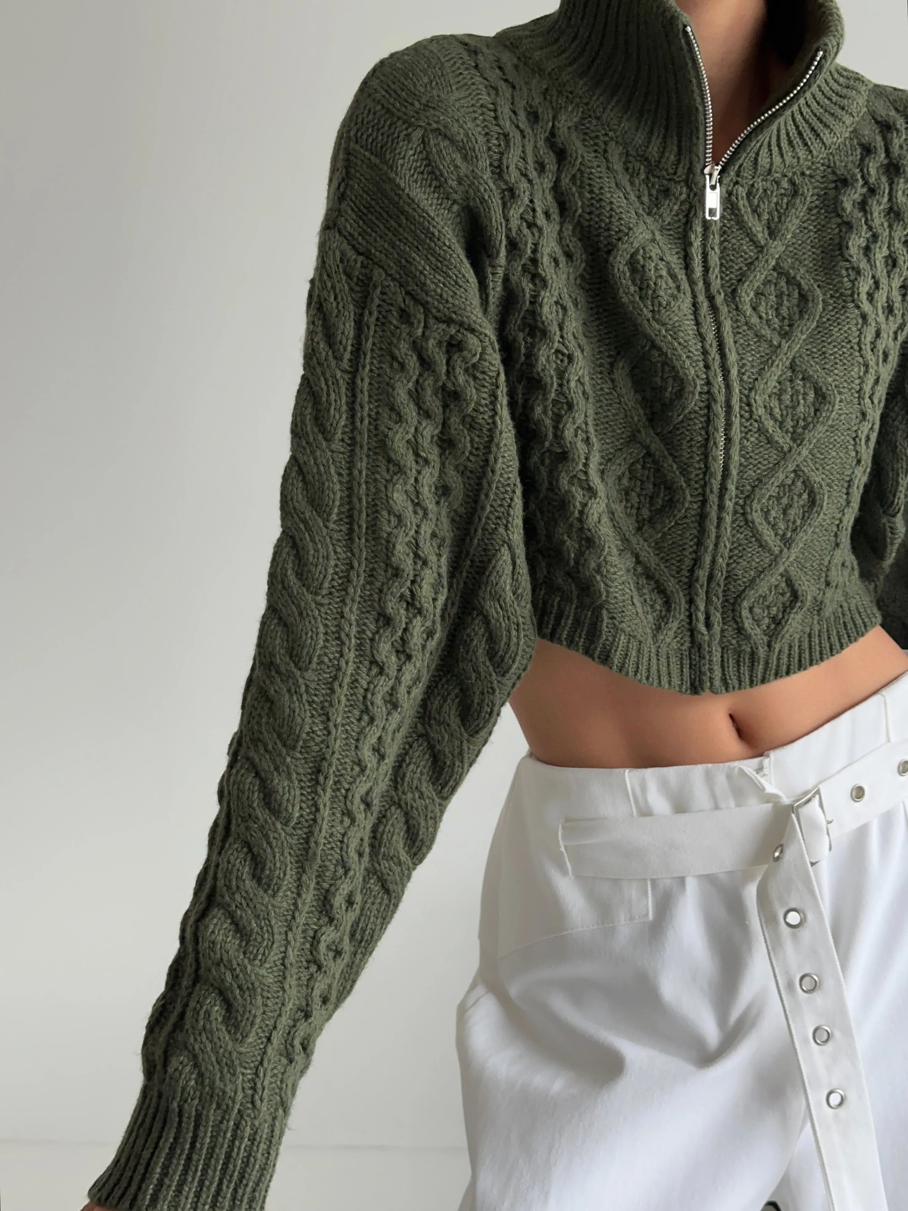 KAMIE Cable-knit cropped zipup