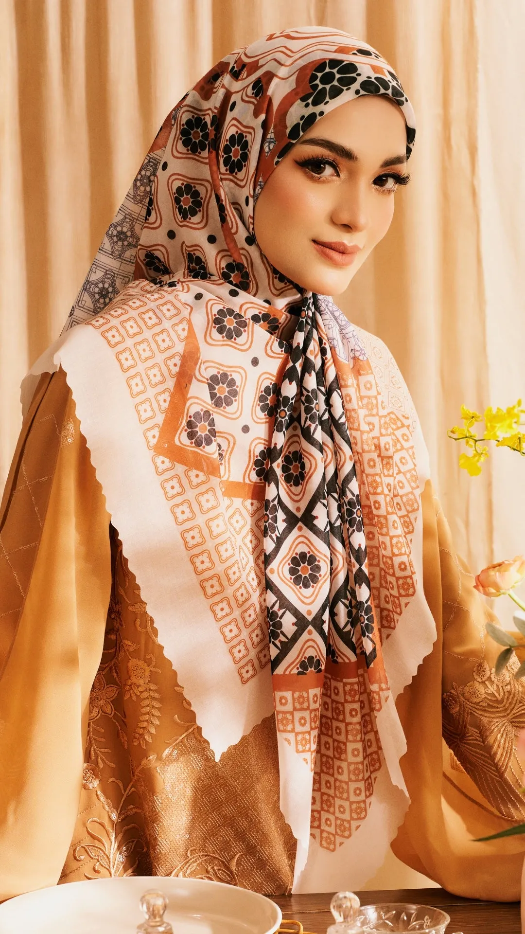 Maharani Raya Square Scarf