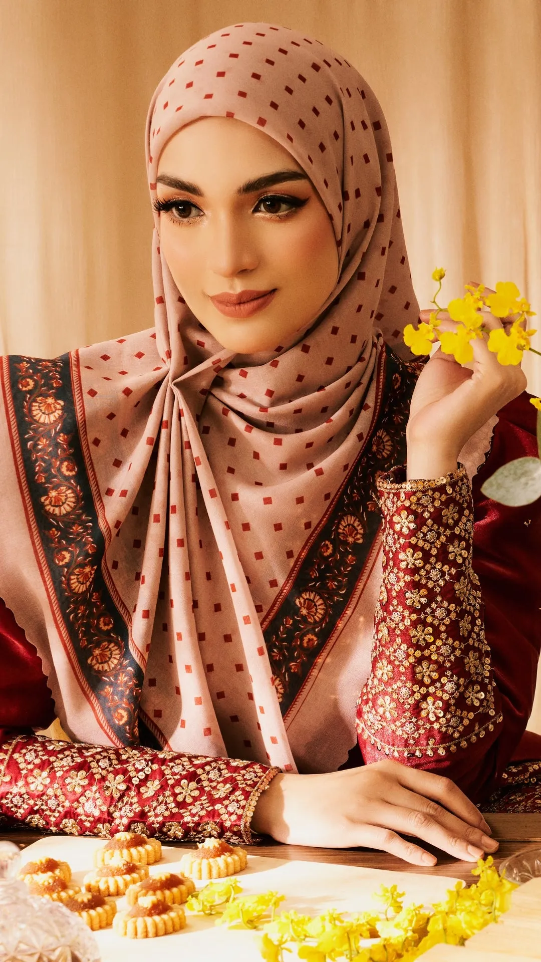 Maharani Raya Square Scarf