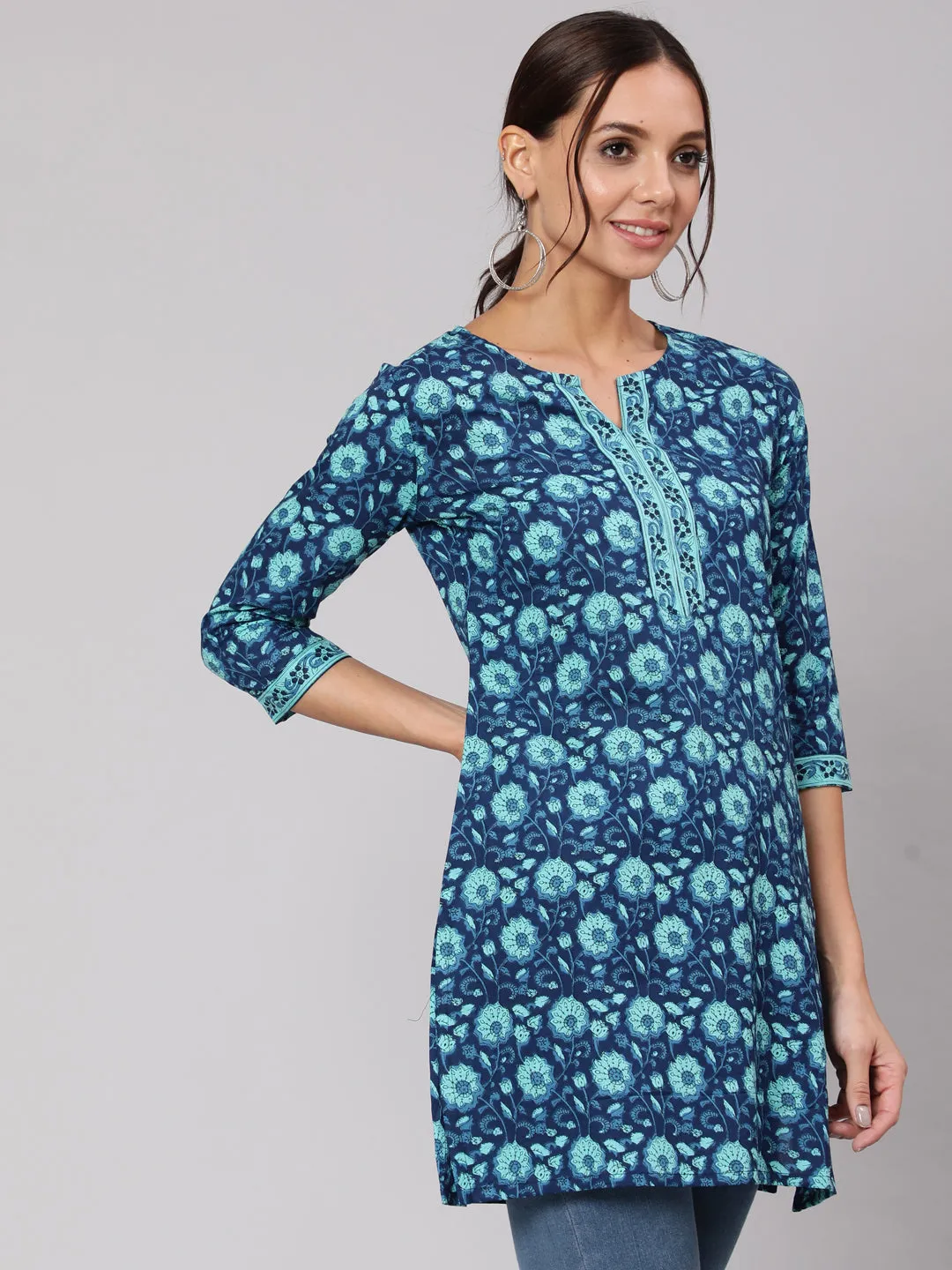 Women Blue Floral Printed Straight Tunic With Three Quarter Sleeves