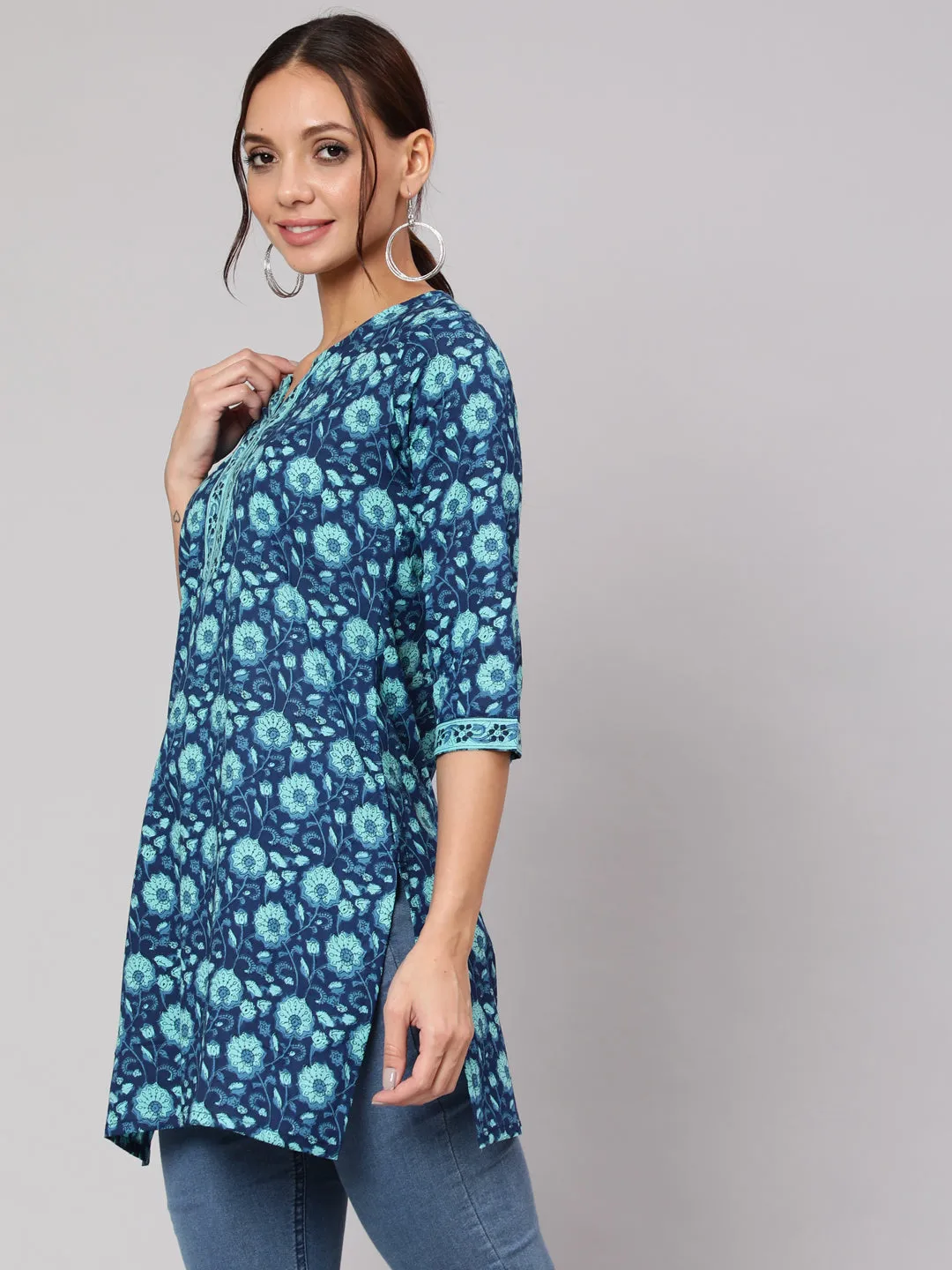 Women Blue Floral Printed Straight Tunic With Three Quarter Sleeves