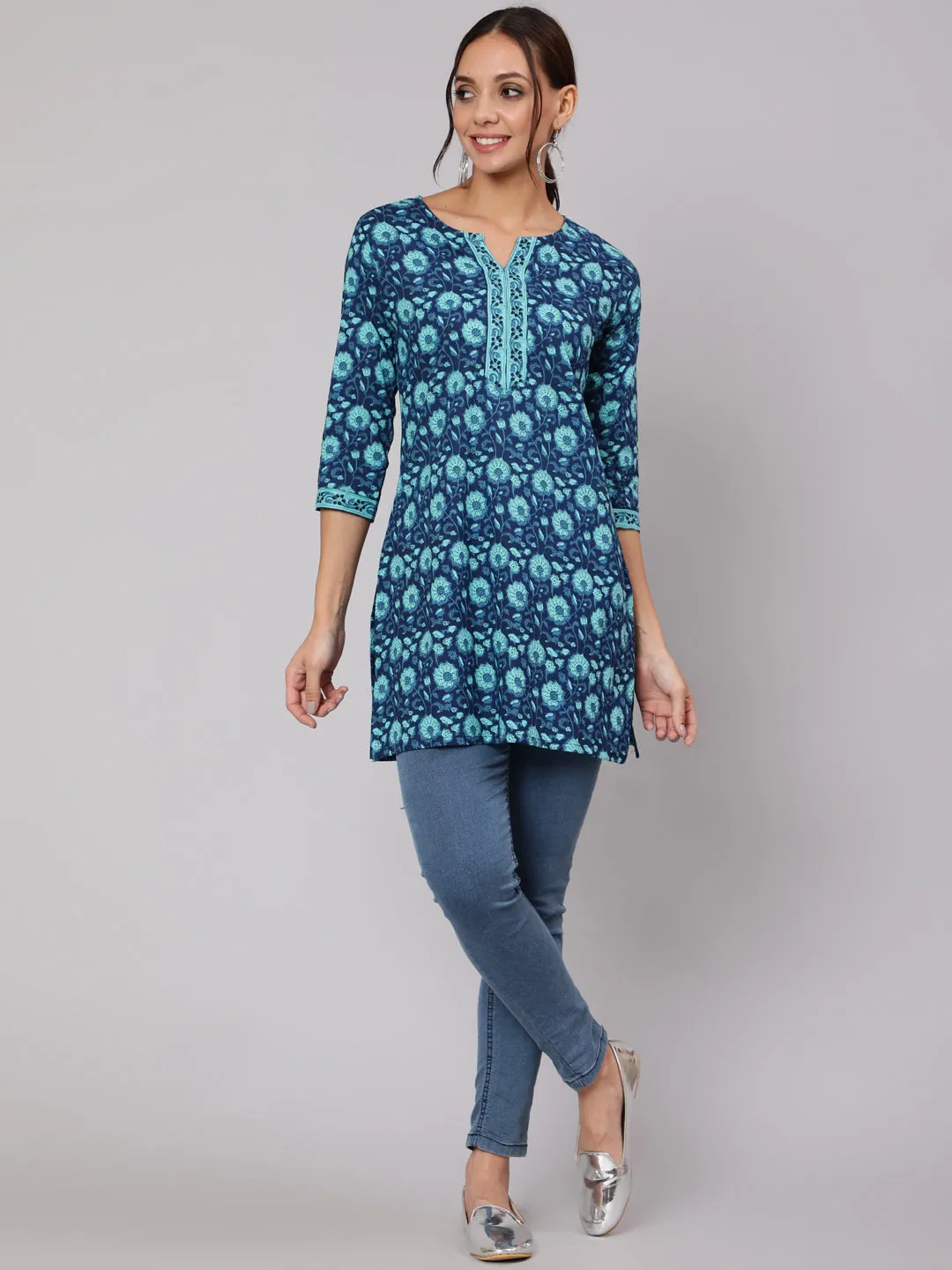 Women Blue Floral Printed Straight Tunic With Three Quarter Sleeves